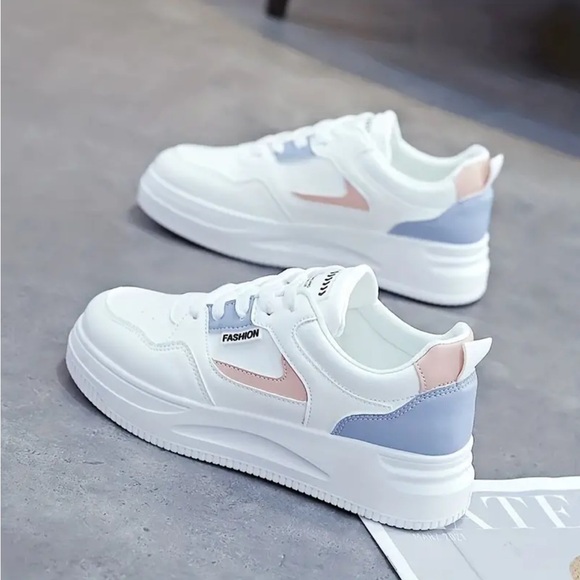 Women’s Fashion Sneakers - Picture 1 of 3